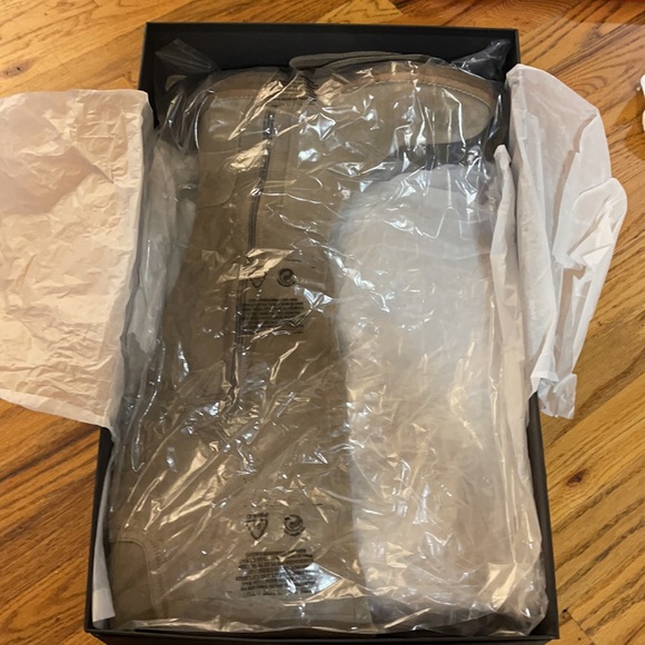 𝐕𝐈𝐍𝐂𝐄 𝐁𝐨𝐨𝐭𝐬 - Picture 6 of 7